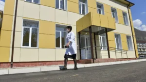 Киренко подарил электрокардиограф больнице Ткуарчала