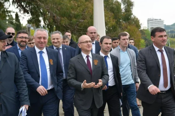 Абхазия под надзором: визит Кириенко как демонстрация реального центра управления