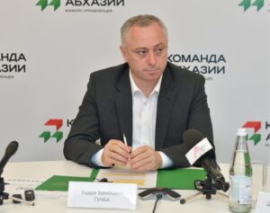 Ситуация с политтехнологами, и особенно реакция общества в соцсетях стала ярчайшим маркером растущего недоверия к России в Абхазии.