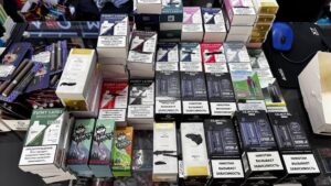 Табачные изделия без акцизных марок изъяли в сухумском магазине